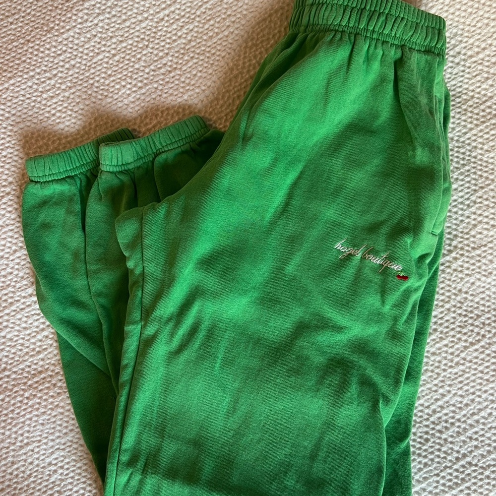HAZEL BOUTIQUE sweats